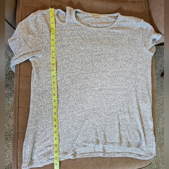 Democracy Long Sleeve One Cold Shoulder Lightweight Sweater Size M - Picture 10 of 11